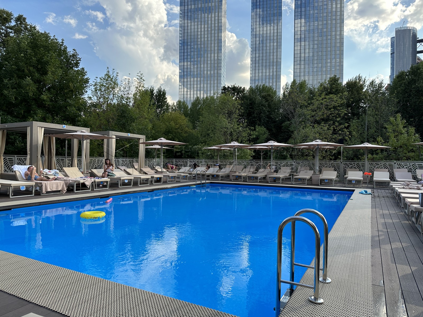 Бассейн в парке Красная пресня